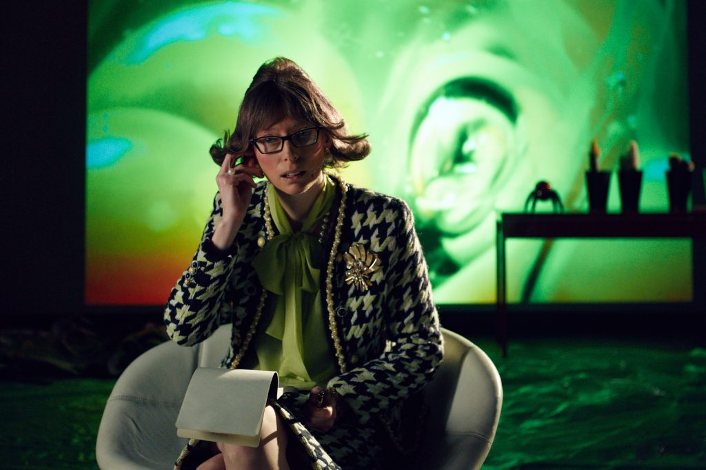 Tilda Swinton als Skype-Therapeutin Dr. Shrink-Rom - © Concorde Filmverleih