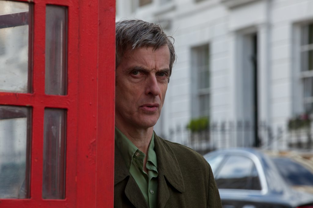 Szenenbild aus PADDINGTON - The Doctor is watching you! Peter Capaldi als Mr. Curry - © Studiocanal