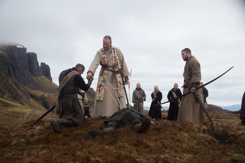 Szenenbild aus MACBETH - Macbeth (Michael Fassbender, links), Duncan (David Thewlis, mittig) und Malcolm (Jack Reynor) - © 2015 StudioCanal