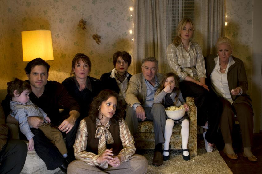 Filmstill JOY - Die traute Familienidylle trügt - © 2015 20th Century Fox