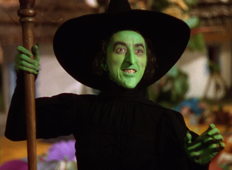 So muss eine böse Hexe aussehen: Margaret Hamilton - © Warner Home Entertainment
