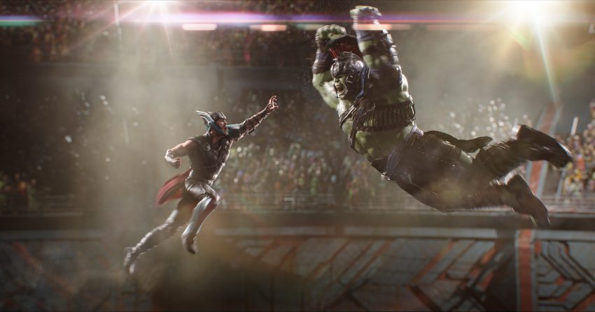 Filmstill aus THOR: RAGNAROK (2017) - Thor (Chris Hemsworth) gegen Hulk (Mark Ruffalo) - © Walt Disney