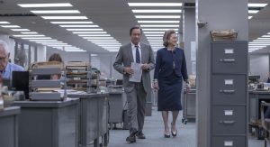 Szenenbild aus THE POST - DIE VERLEGERIN - Ben Bradlee (Tom Hanks) und Katherine Graham (Meryl Streep) - © Universal Pictures
