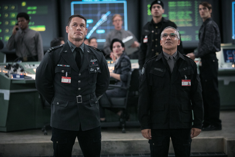 Szenenbild aus BUMBLEBEE (2018) - Auch das Militär ist wieder mit dabei. Agent Burns (John Cena) und  Dr. Powell (John Ortiz) - © Paramount Pictures