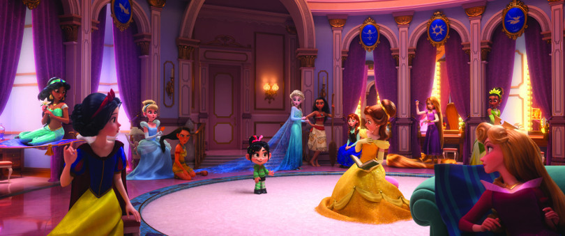 Szenenbild aus CHAOS IM NETZ - RALPH BREAKS THE INTERNET - Vanellope trifft die Disney-Prinzessinnen. - © Disney