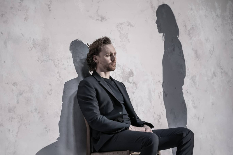 Szenenbild aus BETRAYAL - Robert (Tom Hiddleston) - Photo Credit: Marc Brenner