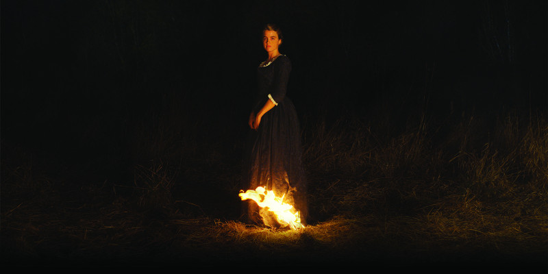 Szenenbild aus PORTRÄT EINER JUNGEN FRAU IN FLAMMEN - PORTRAIT DE LA JEUNE FILLE EN FEU (2019) - Héloïse (Adèle Haenel) steht in Flammen. - © Alamode Film