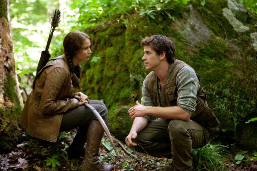Katniss Everdeen (Jennifer Lawrence) und ihr Jagdpartner Gale Hawthorne (Liam Hemsworth) - © Studiocanal Deutschland