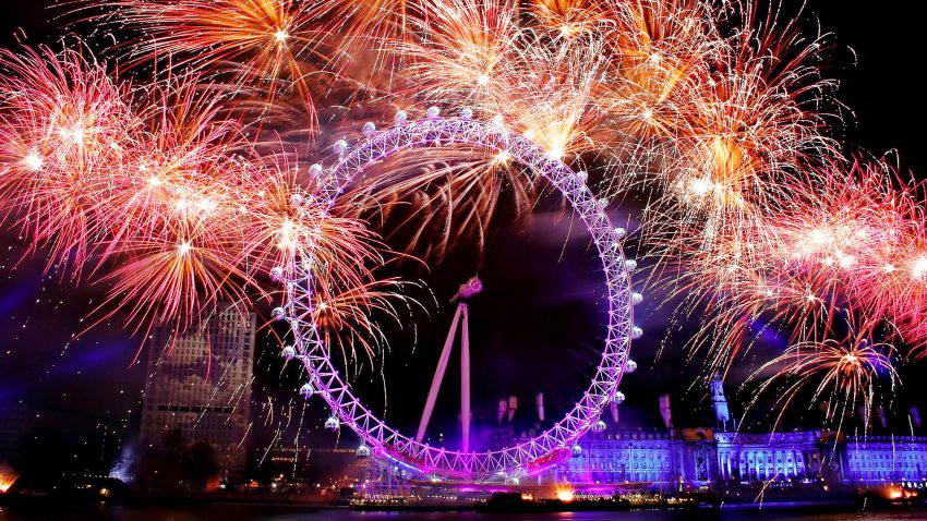 Feuerwerk Silvester Jahreswechsel London London Eye Quelle: http://www.kcwtoday.co.uk/wp-content/uploads/2015/06/New-Year-London-Fireworks-2014-Wallpaper.jpg