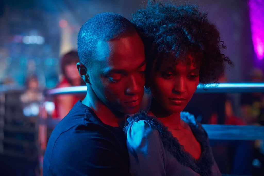 Szenenbild aus WÜSTENBLUME - DESERT FLOWER - Harold Jackson (Anthony Mackie) trifft Waris (Liya Kebede) - © Majestic