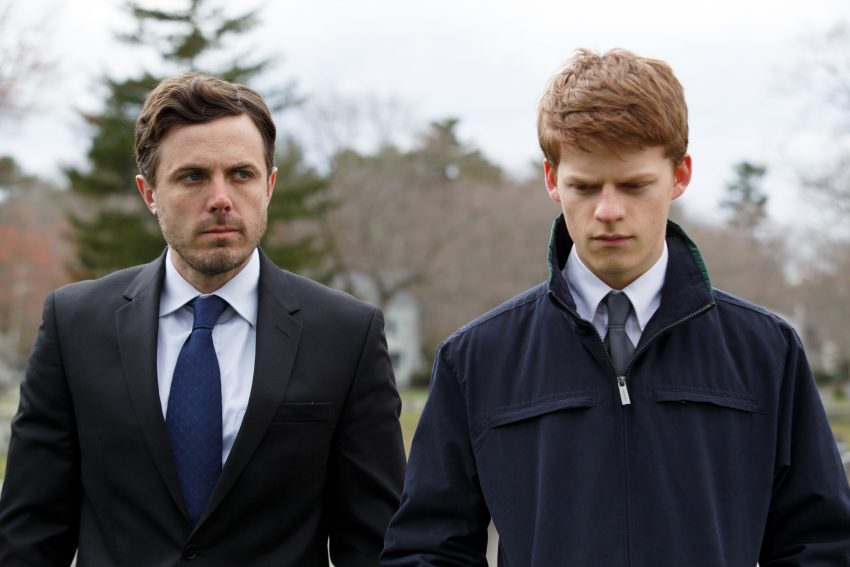 Filmstill aus MANCHESTER BY THE SEA von Kenneth Lonergan, Lee (Casey Affleck) und Patrick (Lucas Hedges), Copyright Universal Pictures Germany