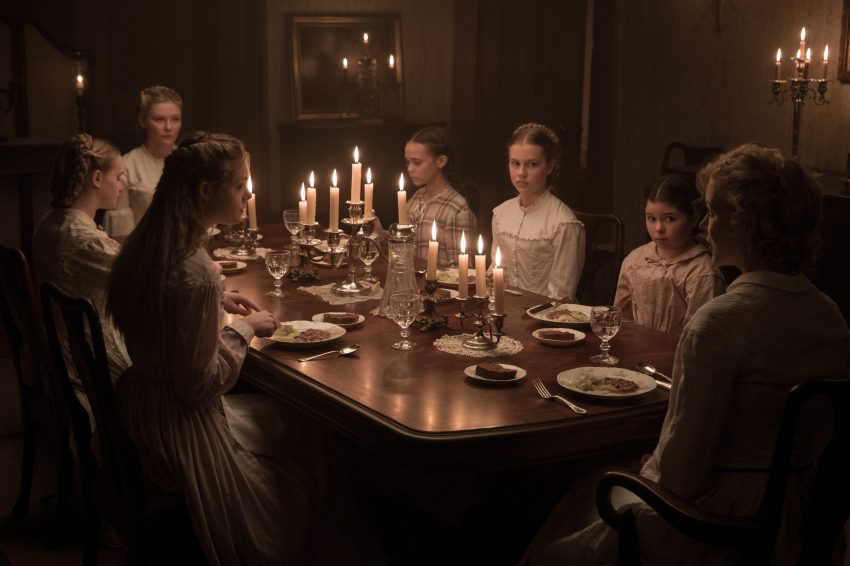Filmstill aus THE BEGUILED von Sofia Coppola - Die Frauen beim Abendessen - © Universal Pictures Germany