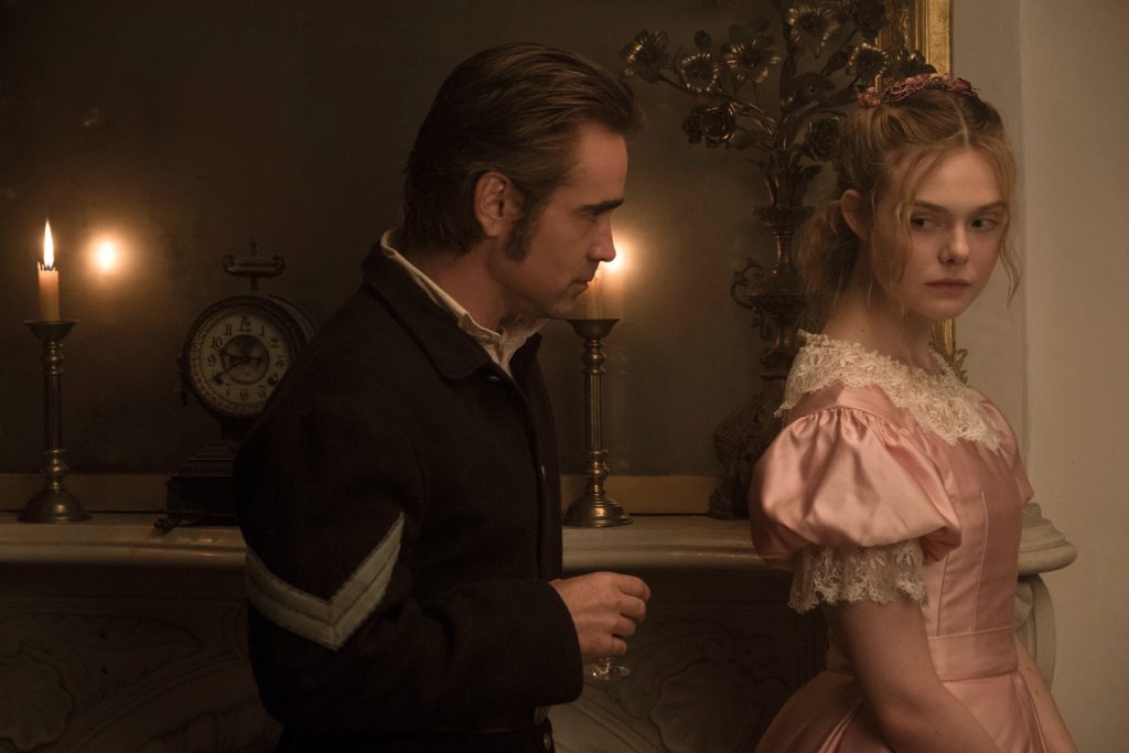 Filmstill aus THE BEGUILED (2017) - John (Colin Farrell) und Alicia (Elle Fanning) - © Universal Pictures