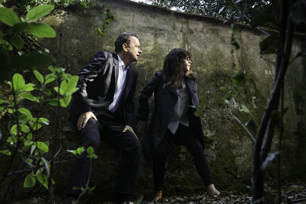 Szenenbild aus INFERNO (2016) - Robert (Tom Hanks) und Sienna (Felicity Jones) auf der Flucht - © Sony Home