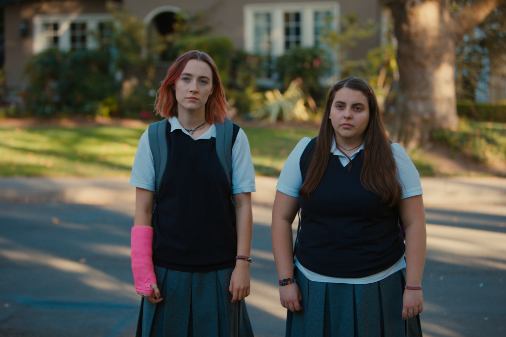 Szenenbild aus LADY BIRD (2017) - Lady Bird (Saoirse Ronan) und ihre beste Freundin Julie (Bernie Feldstein) - © Universal Pictures