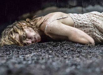 Szenenbild aus YERMA (2017) - Young Vic - Her (Billie Piper) - Photo by Johan Persson