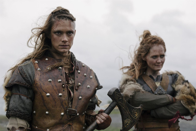 Szenenbild aus BEFOREIGNERS - Alfhildr (Krista Kosonen) und Urd (Ágústa Eva Erlendsdóttir) - © HBO Nordic