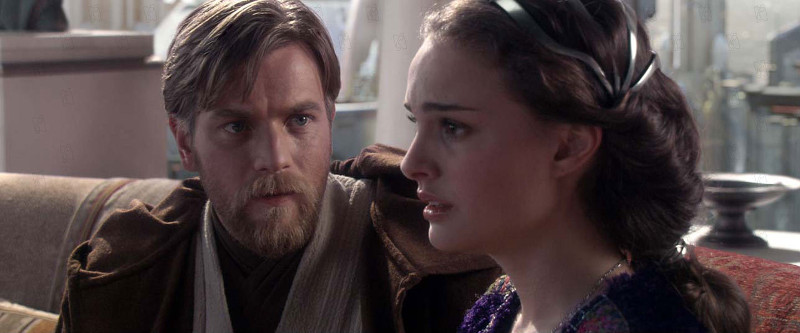 Szenenbild aus STAR WARS: EPISODE 3 - THE REVENGE OF THE SITH (2005) - Obi-Wan Kenobi (Ewan McGregor) warnt Padme (Natalie Portman) vor ihrem Mann. - © Lucasfilm Ltd.