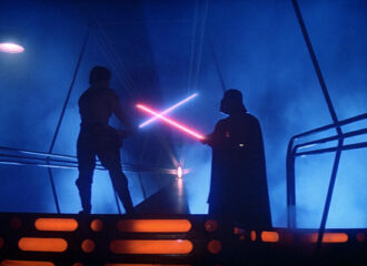 Szenenbild aus THE EMPIRE STRIKES BACK - Luke (Mark Hamill) kämpft gegen Darth Vader (David Prowse) - © 20th Century Fox