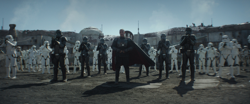 Szenenbild aus MANDELORIAN - Moff Gideon (Giancarlo Esposito) with Storm Troopers and Death Troopers in THE MANDALORIAN, exclusively on Disney+.