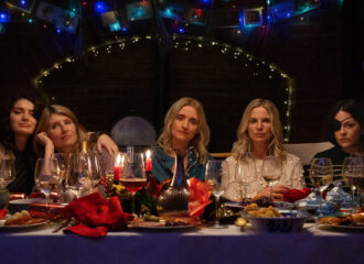 Szenenbild aus BAD SISTERS (2022) - Die Garvey-Schwestern - © Apple TV+
