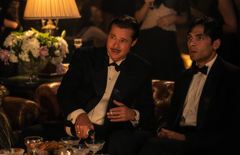 Szenenbild aus BABYLON (2022) - Jack Conrad (Brad Pitt) und Manny (Diego Calva) - © Paramount Pictures