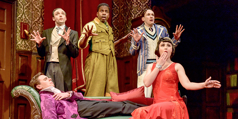 Szenenbild aus THE PLAY THAT GOES WRONG - Photo by Duchess Theatre