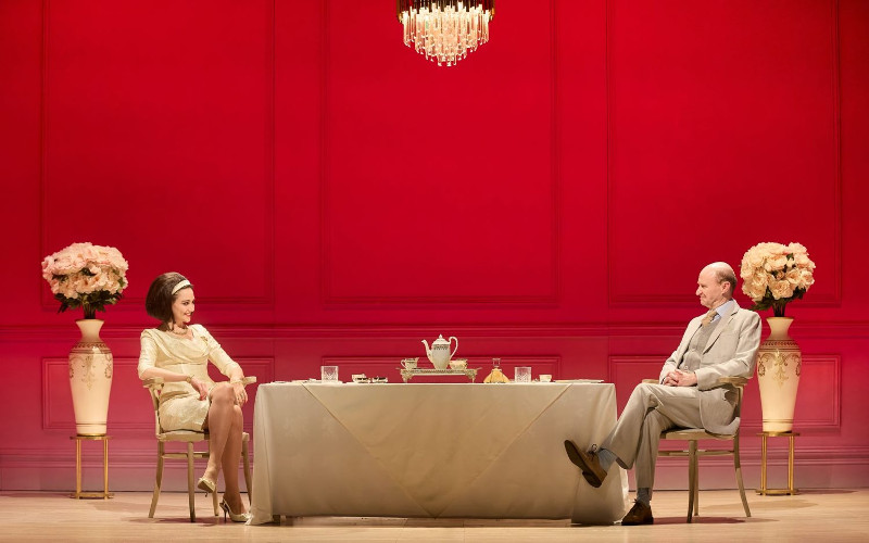 Szenenbild aus THE MOTIVE AND THE CUE - Regie: Sam Mendes - Elizabeth Taylor (Tuppence Middleton) und John Gielgud (Mark Gatiss) - Photo by Mark Douet