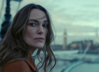 Szenenbild aus BLACK DOVES - Helen Webb (Keira Knightley) - © Netflix