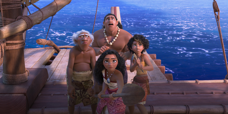 Szenenbild aus MOANA 2 - Vaiana 2 - Der Farmer Kele (David Fane), der Geschichtenerzähler Moni (Hualālai Chung) und die Ingenieurin Loto (Rose Matafeo) begleiten Moana (Auli‘i Cravalho) auf ihrer Reise. © 2024 Disney Enterprises, Inc. All Rights Reserved.