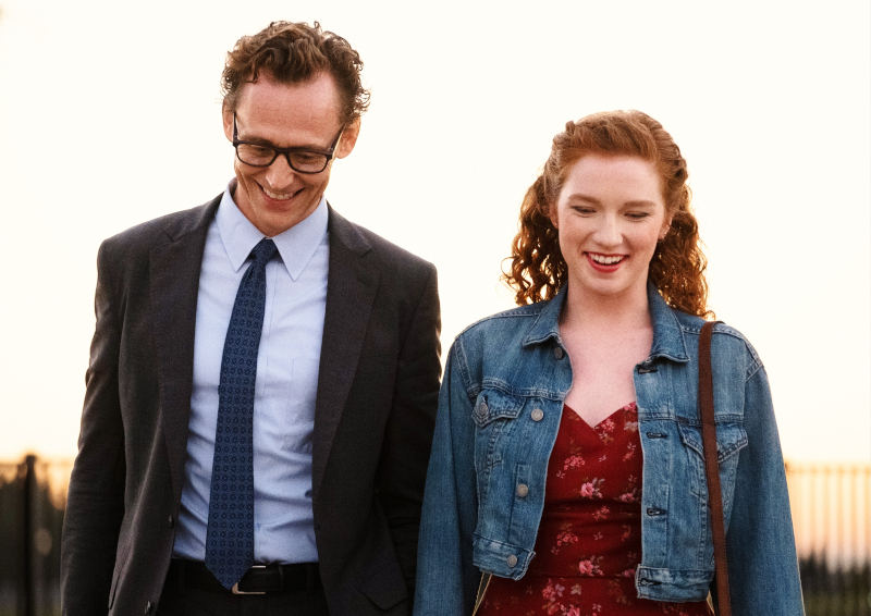 Szenenbild aus THE LIFE OF CHUCK - Chuck (Tom Hiddleston) und Janice (Annalise Basso) - © Tobis Film