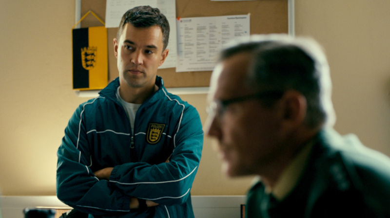 Szenenbild aus DIE NICHTE DES POLIZISTEN - Gruppenführer Lars Menke (Nils Strunk) und Stefan Eulert (Johannes Zirner), Führer der Einheit, erwägen, die junge Polizistin bei verdeckten Operationen einzusetzen. © SWR/Leonine Studios