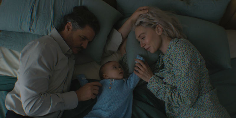 Szenenbild aus FANTASTIC FOUR: FIRST STEPS - Reed (Pedro Pascal), Franklin (Ada Scott) und Sue (Vanessa Kirby) - Photo courtesy of Marvel Studios. © 2025 20th Century Studios / © and ™ 2025 MARVEL