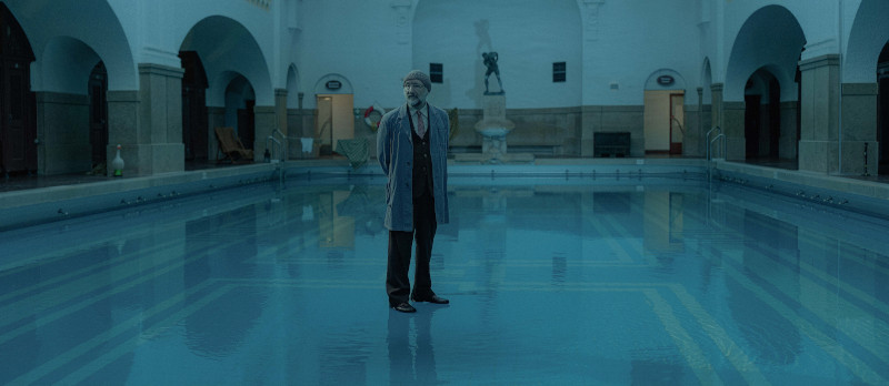 Szenenbild aus ZWEIGSTELLE - Der Hausmeister (Rainer Bock) - © Weltkino / Luis Zeno Kuhn