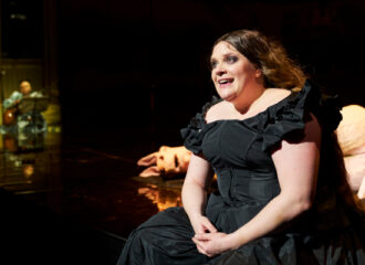 Szenenbild aus ELISABETH! - Elisabeth (Stefanie Reinsperger) - © Tommy Hetzel