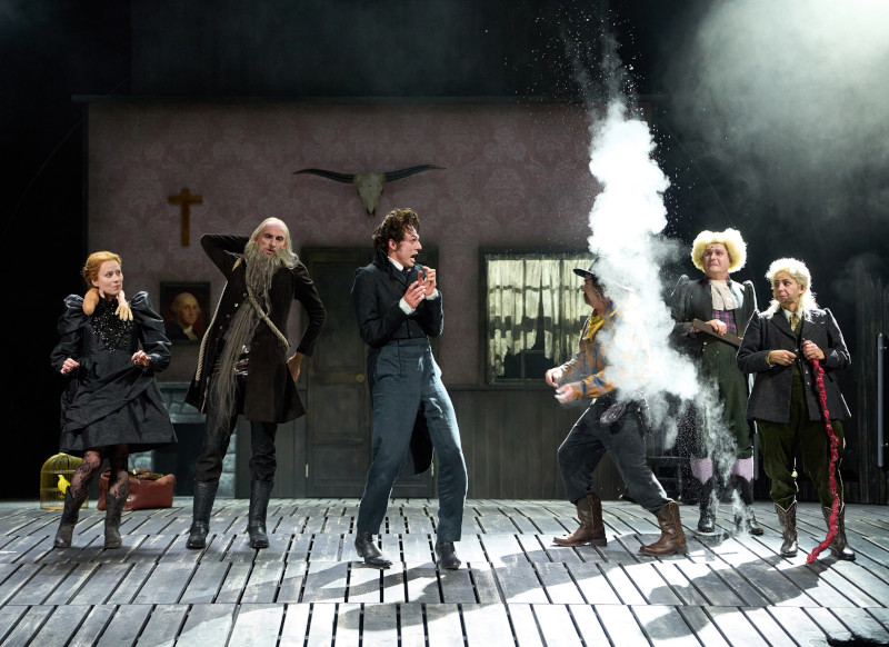 Szenenbild aus DIE LEGENDE VON SLEEPY HOLLOW - Lady van Tassel (Pascale Pfeuti), Balt van Tassel (Marcus Schäfer), Ichabod Crane (Yascha Finn Nolting), Brom Bones (Jonathan Fiebig), Reverend Steenwyk (Manuel Herwig), Hans van Ripper (Anja Tobler) - Foto: Jos Schmid