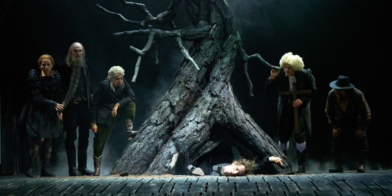 Szenenbild aus DIE LEGENDE VON SLEEPY HOLLOW - Auf dem Bild: Pascale Pfeuti, Anja Tobler, Marcus Schäfer, Manuel Herwig, Jonathan Fiebig (v.l.n.r.) - Foto: Jos Schmid