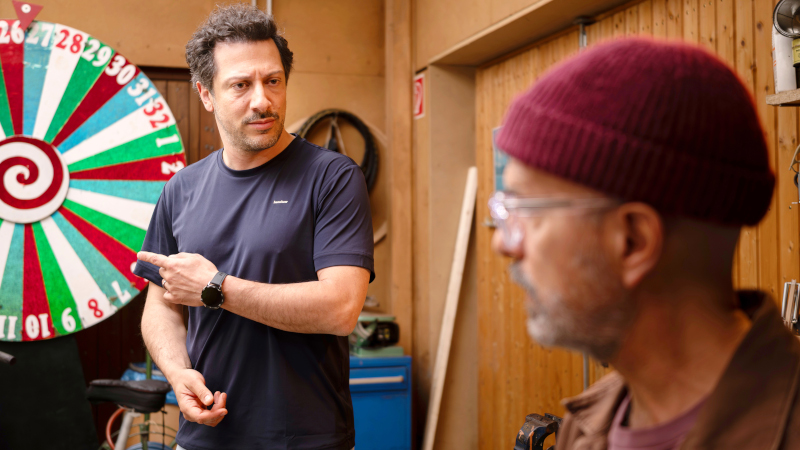 Szenenbild aus EXTRAWURST - Erol (Fahri Yardim) und Torsten (Christoph Maria Herbst) sind nicht einer Meinung - © Studiocanal GmbH / Daniel Gottschalk 