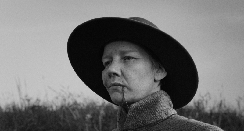 Szenenbild aus ROSE - Rose (Sandra Hüller) - © Schubert, Row Pictures und Walker + Worm Film, Foto: Gerald Kerkletz