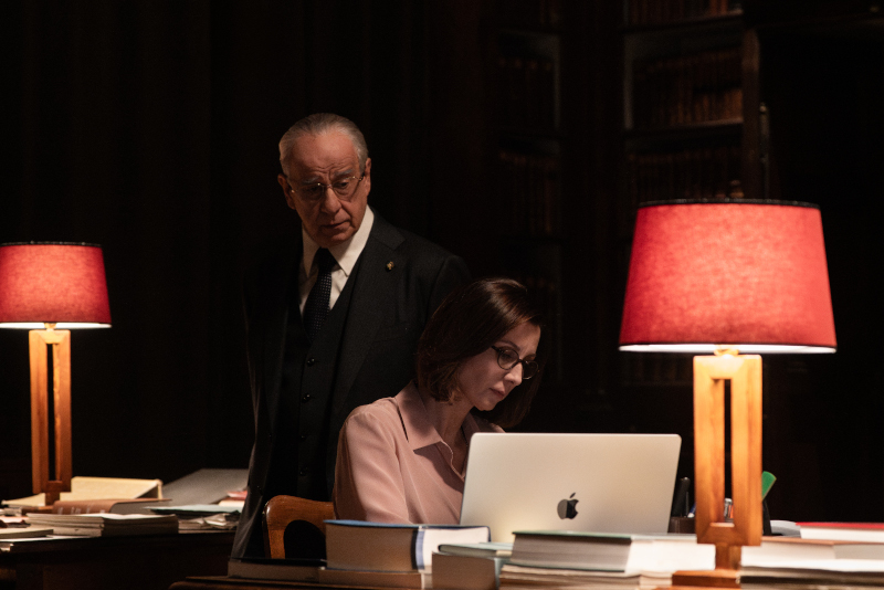 Szenenbild aus La Grazia - Mariano (Toni Servillo) und seine Tochter Dorotea (Anna Ferzetti) - © Andrea Pirrello/Mubi