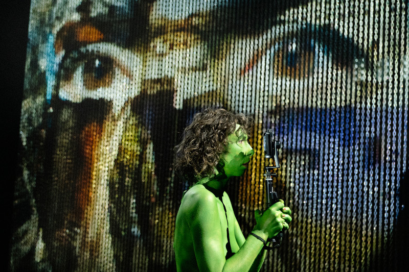 Szenenbild aus MEISTER UND MARGARITA - Kammerspiele München - Margarita (Linda Pöppel) - © Armin Smailovic