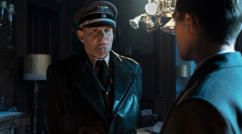 Szenenbild aus STERNSTUNDE DER MÖRDER - Der NS-Befehlshaber Meckerle (Devid Striesow) drängt Jan Morava (Jonas Nay) auf schnelle Erfolge. - © ARD Degeto Film/NDR/Servus TV/Canal+Austria/HR/Zeitgeist Filmproduktion/EPO-Film/Petro Domenigg