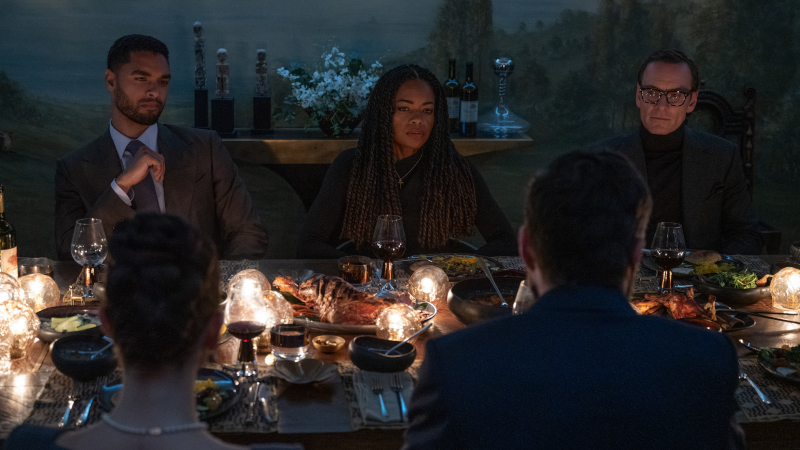 Szenenbild aus BLACK BAG - Col. James Stokes (Regé-Jean Page), Dr. Zoe Vaughn (Naomie Harris) und George (Michael Fassbender) - Credit: Claudette Barius/Focus Features © 2025 All Rights Reserved.