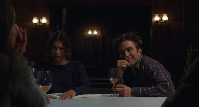 Szenenbild aus THE DRAMA - Ein lockerer Abend unter Freunden für Charlie (Robert Pattinson) und Emma (Zendaya), bis eine spontane Spielidee eine unerwartete Wendung bringt. - ©A24/Leonine