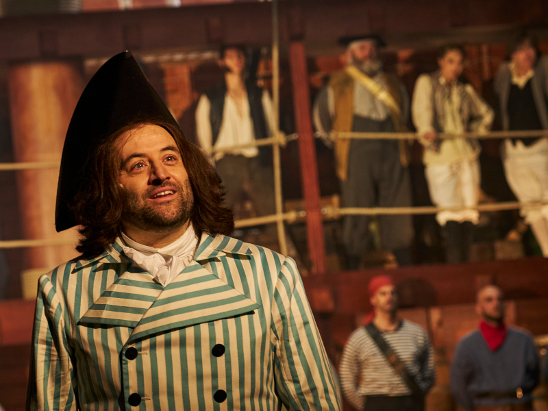 Szenenbild aus GULLIVERS REISEN - Lemuel Gulliver (Gunther Eckes) - © Tommy Hetzel