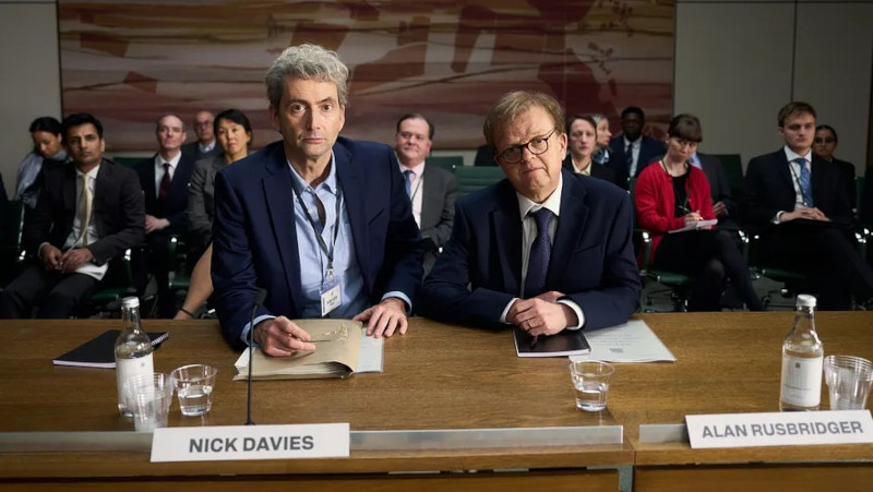 Szenenbild aus THE HACK - Nick Davies (David Tennant) und Alan Rusbridger (Toby Jones) - © ITV