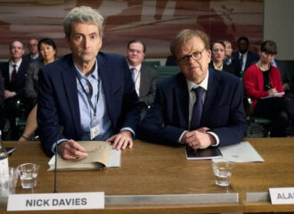 Nick Davies (David Tennant) und Alan Rusbridger (Toby Jones) - © ITV