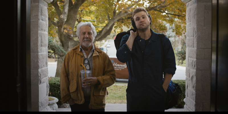 Szenenbild aus TUNER - THE PIANO TUNER - Harry (Dustin Hoffman) und Niki (Leo Woodall) - ©Black Bear / DCM