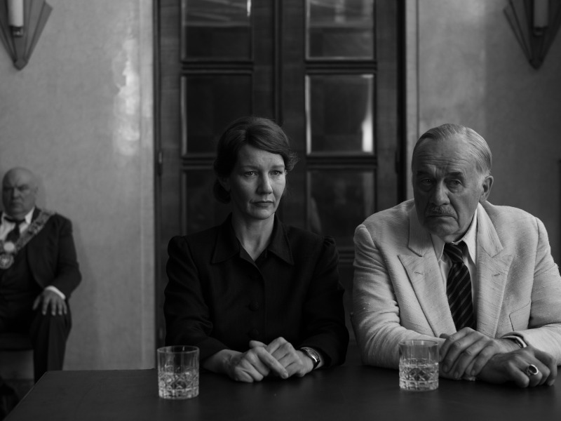 Szenenbild aus VATERLAND - Erika (Sandra Hüller) und Thomas Mann (Hanns Zischler) - © Neue Visionen Filmverleih / Agata Grzybowska 