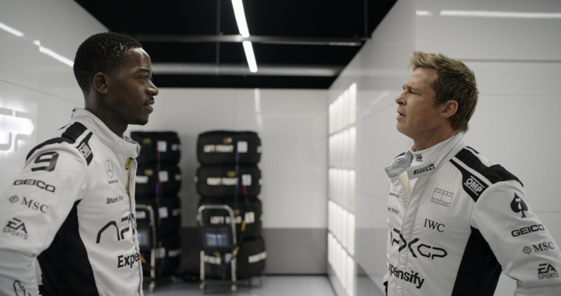 Szenenbild aus F1: The Movie (2025) - Joshua (Damson Idris) gerät mit Sonny (Brad Pitt) aneinander. - © Apple TV